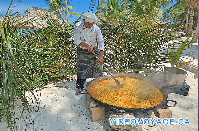 République Dominicaine Punta Cana Catalonia Bavaro Royal Los platos locales preparados en la playa por un ambiente más local.