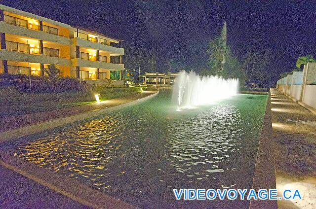 République Dominicaine Punta Cana Catalonia Bavaro Royal Water jets in the evening artificial pond.