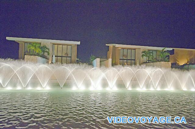 République Dominicaine Punta Cana Catalonia Bavaro Royal A show in front of the villas at night.