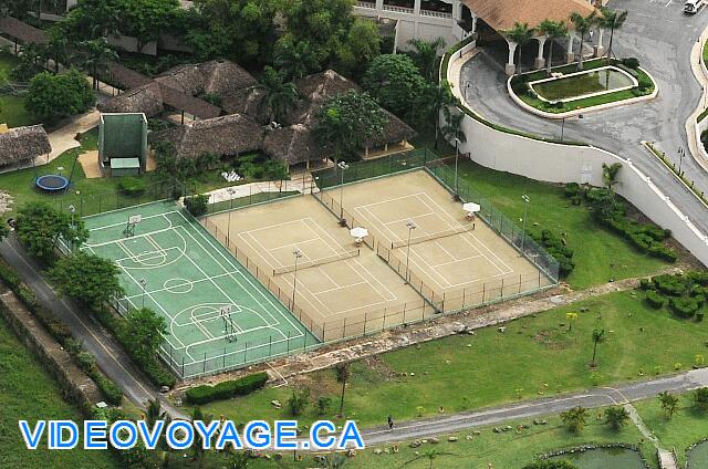 République Dominicaine Punta Cana Dreams Punta Cana Two tennis courts and a basketball court are included.