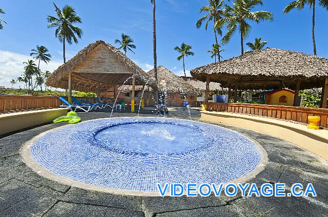 République Dominicaine Punta Cana Dreams Punta Cana A wading pool with water jets.