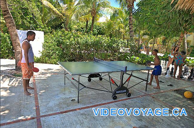 République Dominicaine Punta Cana Dreams Punta Cana A table tennis table, this one is located near the clubhouse pool.