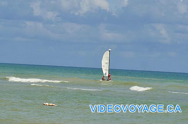 République Dominicaine Punta Cana Dreams Punta Cana Las salidas en catamarán puede ser más difícil en esta playa porque sucede regularmente que las olas son lo suficientemente fuertes.