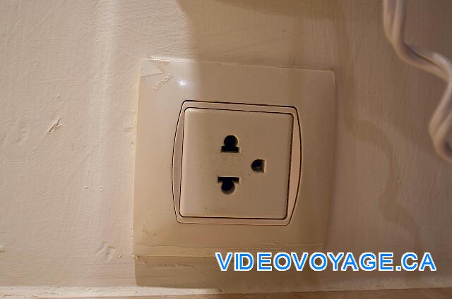 République Dominicaine Punta Cana Dreams Punta Cana The socket 110 volts in the bath room compliant type B and C.