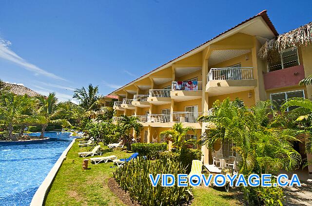 République Dominicaine Punta Cana Dreams Punta Cana Por otro lado, los clientes con habitaciones cerca de la piscina de acercarse a las tumbonas de la piscina.