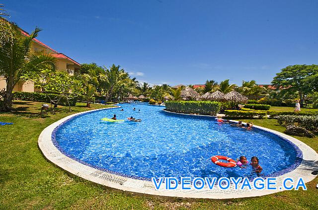 République Dominicaine Punta Cana Dreams Punta Cana The end of the pool near the building of the reception.