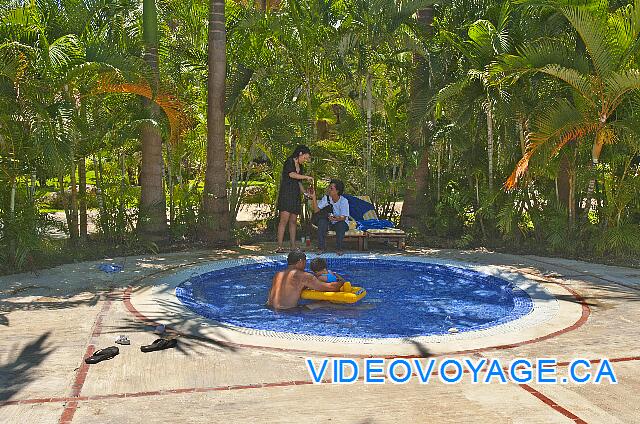 République Dominicaine Punta Cana Dreams Punta Cana A small children's pool on the terrace of the main pool, in the shade, ideal for young children with sensitive skin to sunlight.