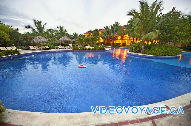 République Dominicaine Punta Cana Dreams Punta Cana The main pool at night ...