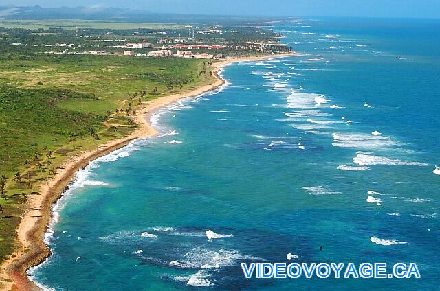 République Dominicaine Punta Cana Dreams Punta Cana La plage vers le sud devient rapidement rocailleuse après quelques centaines de mètres de marche.