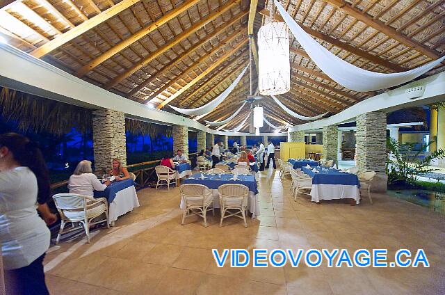 République Dominicaine Punta Cana Dreams Punta Cana Un restaurante bastante grande.