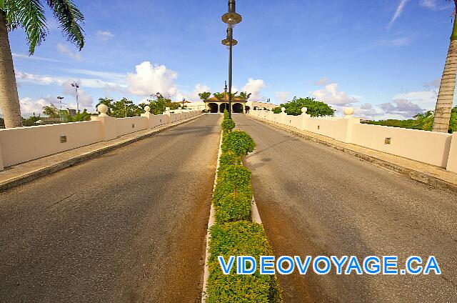 République Dominicaine Punta Cana Dreams Punta Cana The ramp to get to the hotel entrance