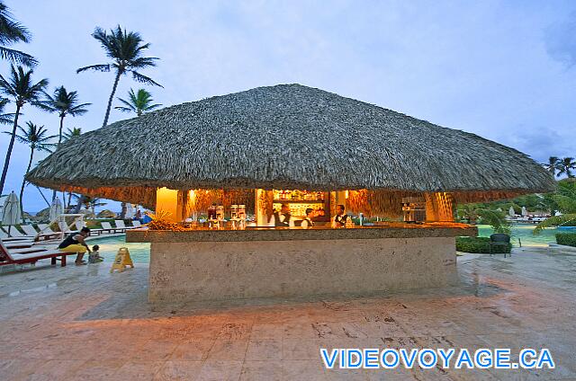 République Dominicaine Punta Cana Dreams Palm Beach Outside the pool at night