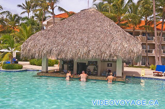 République Dominicaine Punta Cana Dreams Palm Beach Quelques sièges dans la piscine...