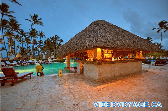 République Dominicaine Punta Cana Dreams Palm Beach Outside the pool at night