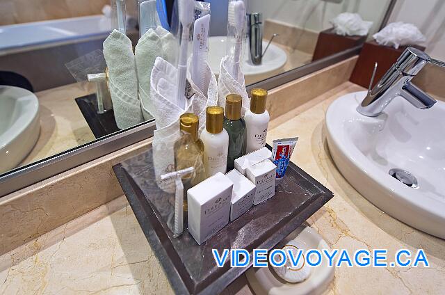 République Dominicaine Punta Cana Dreams Palm Beach Complete personal care items: razor, toothpaste, toothbrush, shampoo, shower gel, soap, ...