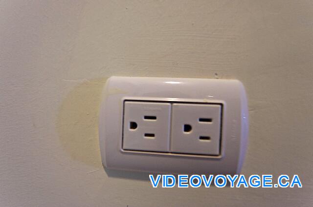 République Dominicaine Punta Cana Dreams Palm Beach The 110-volt socket type B in room bath.
