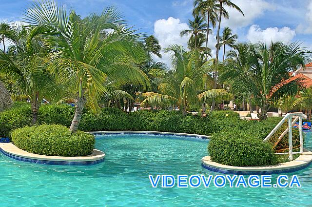 République Dominicaine Punta Cana Dreams Palm Beach Un grand jacuzzi d'intégré dans la piscine.