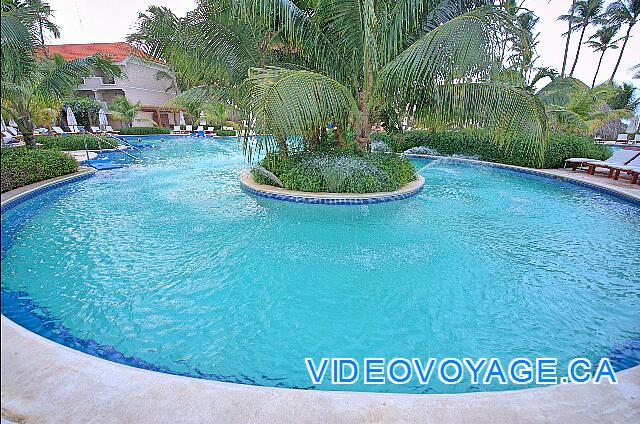 République Dominicaine Punta Cana Dreams Palm Beach A veces, con chorros de agua en la piscina.