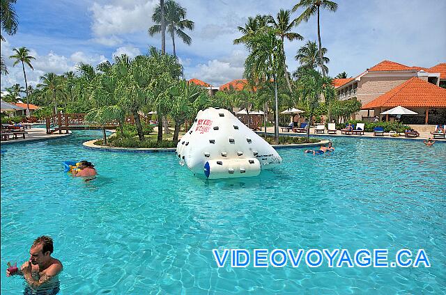 République Dominicaine Punta Cana Dreams Palm Beach Un patio de juegos para los niños menores de 12 años en la piscina.