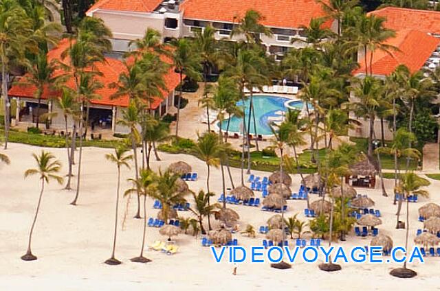 République Dominicaine Punta Cana Dreams Palm Beach Une petite piscine situé sur le bord  de la plage.