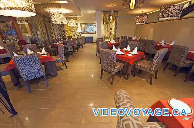 République Dominicaine Punta Cana Dreams Palm Beach Mesas para cuatro personas en el restaurante del centro