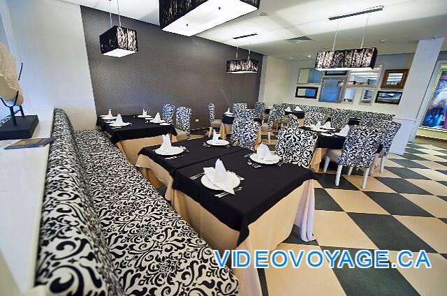 République Dominicaine Punta Cana Dreams Palm Beach Un restaurante de tamaño mediano, con aire acondicionado