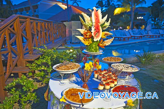 République Dominicaine Punta Cana Dreams Palm Beach Un buffet con una bonita presentación.