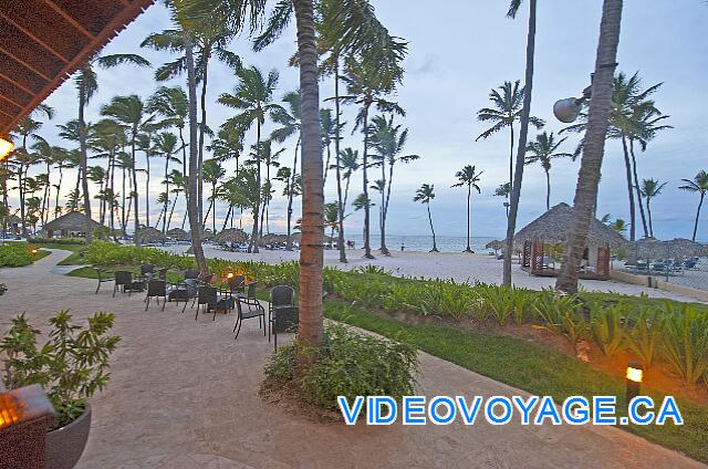 République Dominicaine Punta Cana Dreams Palm Beach La cena viendo la puesta de sol en la playa.