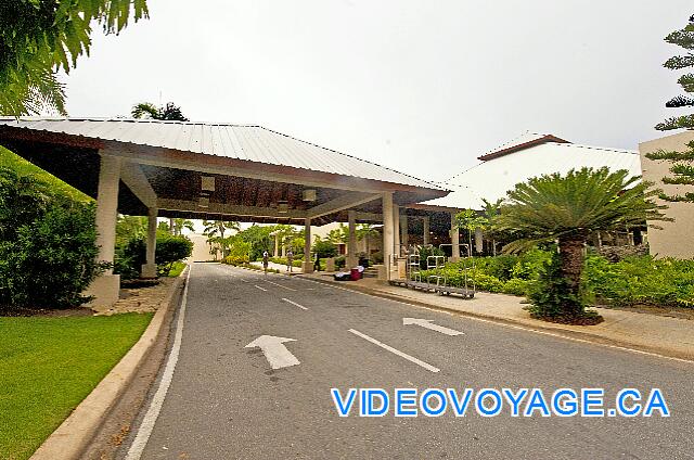 République Dominicaine Punta Cana Dreams Palm Beach The entrance to the hotel the day