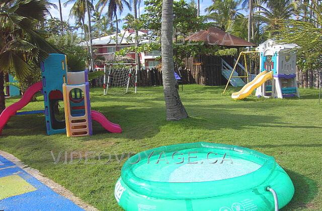 Republique Dominicaine Punta Cana Grand Palladium Punta Cana Res A small pool for toddlers and other games. The land allocated to the kids club is very large. There are always staff on site.