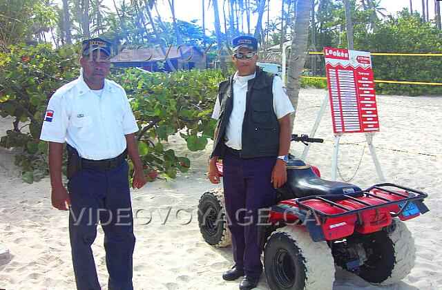 Republique Dominicaine Punta Cana Grand Palladium Punta Cana Res La police de la plage sillonne la plage en plus de la sécurité de l'hôtel.