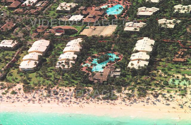 Republique Dominicaine Punta Cana Grand Palladium Punta Cana Res Une vue aérienne qui comprend entièrement le Fiesta Beach.