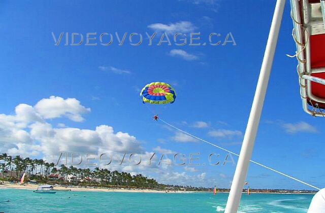 Republique Dominicaine Punta Cana Grand Palladium Palace Resort The departure of a parachute ascentionel from the beach.