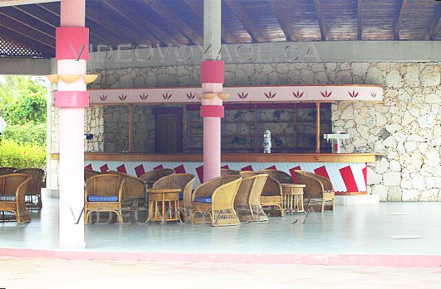 Republique Dominicaine Punta Cana Grand Palladium Palace Resort El bar en el anfiteatro parece abandonada el día.