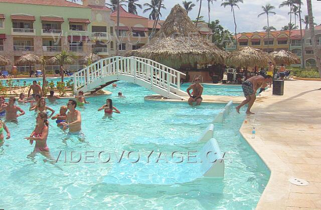 Republique Dominicaine Punta Cana Grand Palladium Palace Resort The pool at the Royal suite. Seats to lie in the pool and grill slowly.