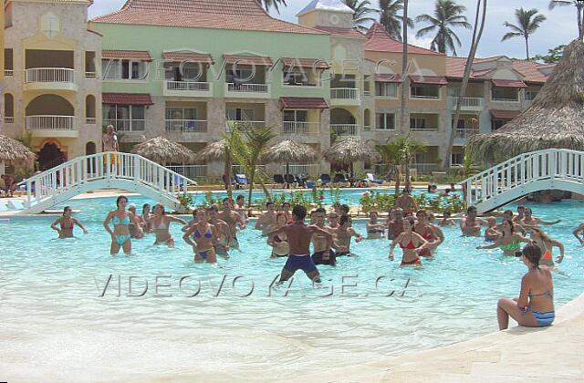 Republique Dominicaine Punta Cana Grand Palladium Palace Resort The pool at the Royal suite. An exercise activity in the very popular pool.