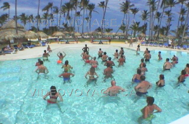 Republique Dominicaine Punta Cana Grand Palladium Palace Resort The pool at the Royal suite. An exercise activity in the very popular pool.