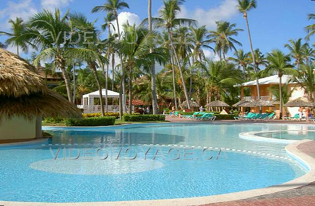 Republique Dominicaine Punta Cana Grand Palladium Palace Resort The pool has several sections with different pronfondeurs. One of these sections is suitable for children.