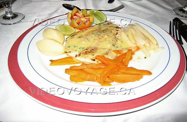 Republique Dominicaine Punta Cana Grand Palladium Palace Resort Le restaurant Mare Nostrum. Un des plats de poisson.