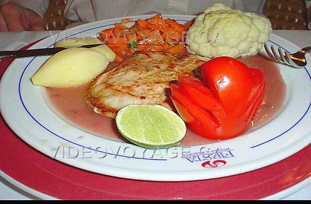 Republique Dominicaine Punta Cana Grand Palladium Palace Resort Le restaurant Mare Nostrum. Une escalope de veau.