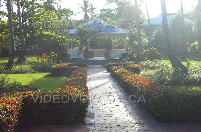 Republique Dominicaine Punta Cana Grand Palladium Bavaro Resort A gazebo for weddings. Different services are available for weddings: orchestra during the marriage, video, photographs, ...