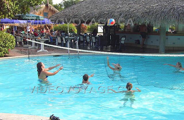 Republique Dominicaine Punta Cana Grand Palladium Bavaro Resort Une portion de la piscine est utilisé pour les activités de l'animation.