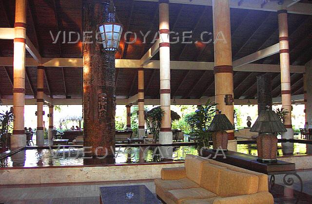 Republique Dominicaine Punta Cana Grand Palladium Bavaro Resort Lobby In the middle, a fountain a bit special.