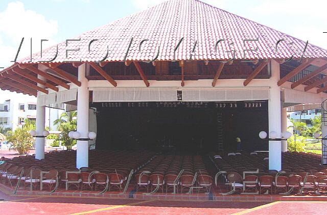 Republique Dominicaine Punta Cana Occidental Grand Punta Cana The amphitheater is vast. It is located near the lobby.