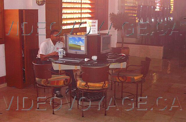 Republique Dominicaine Punta Cana Occidental Grand Punta Cana In the lobby, to connect to the Internet. A small charge applies.