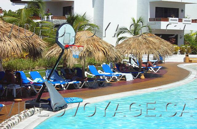 Republique Dominicaine Punta Cana Occidental Grand Punta Cana To practice basketball in the pool.