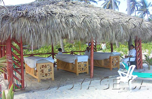 Republique Dominicaine Punta Cana Occidental Grand Punta Cana How about a massage on the beach scéance.