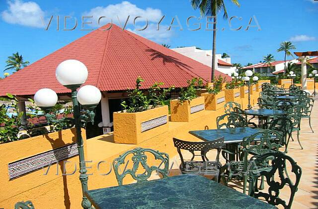 Republique Dominicaine Punta Cana Occidental Grand Punta Cana Une magnifique terrasse au second niveau du Lobby ou se trouve le bar fontana.
