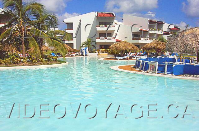 Republique Dominicaine Punta Cana Occidental Grand Punta Cana The sinuous shapes, numerous islands, sun loungers and parasols Language @ high all around the pools.