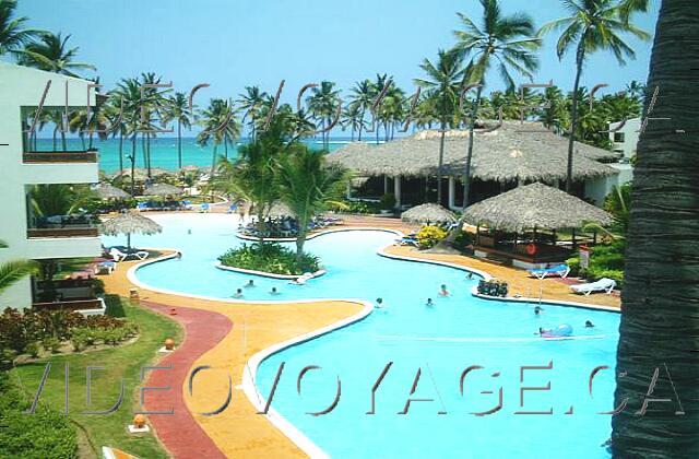 Republique Dominicaine Punta Cana Occidental Grand Punta Cana The third pool is also used for entertainment activities such as volleyball.